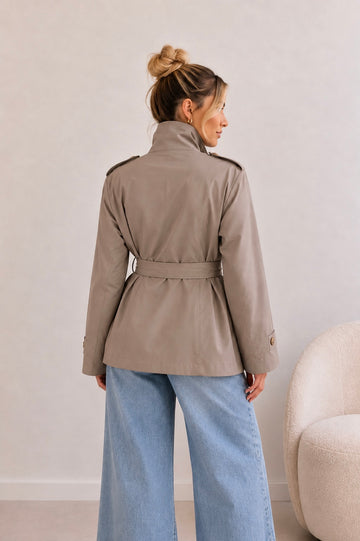 SHORT TRENCHCOATJACKE ISA - TAUPE